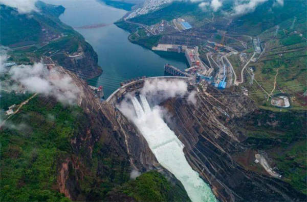 白鹤滩电站至江苏±800kV特高压直流输电线路已建成投产